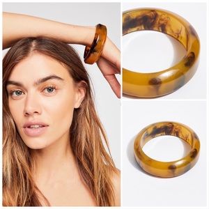 FREE PEOPLE Leo Resin Bangle Boho Bracelet